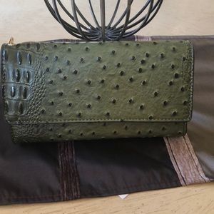 Organizer wristlet